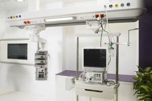 Современное оснащение учреждений здравоохранения и структур МЧС: ключевые компоненты для эффективной работы