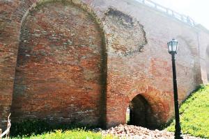 В Великом Новгороде обрушилась кирпичная кладка кремлевской стены