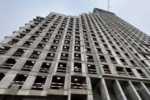 В «Крылатской 33» начаты работы по устройству внешнего контура зданий