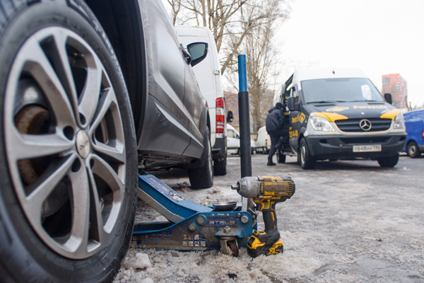 Выездной шиномонтаж: мобильная мастерская оснащенная всем необходимым оборудованием