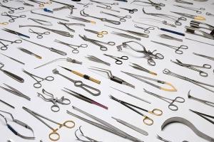 Современные хирургические инструменты: точность, надежность и инновации