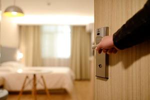 Сервис бронирования больше не сможет требовать от гостиниц гарантии лучшей цены