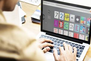 Ошибки дизайна в рекламе: перегруз текста, контраст, шрифты, слепые зоны