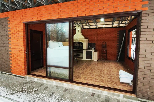 Как теплые алюминиевые двери расширяют пространство и создают уют в доме