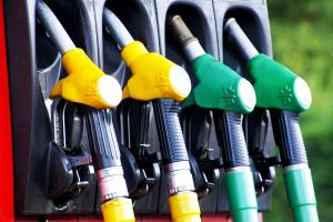 Производители вынуждены продавать бензин себе в убыток