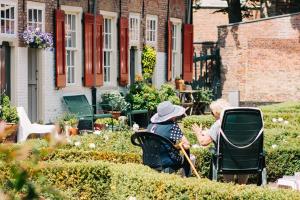 Дома для престарелых: социальная значимость