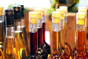 Нелегальный алкоголь в регионах предлагается перерабатывать для производства антисептиков