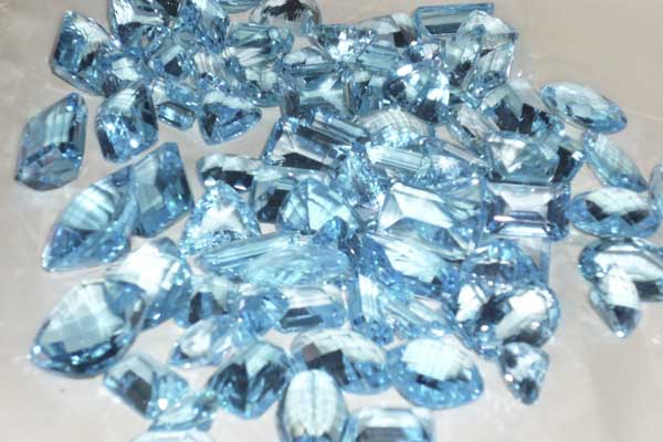 Топаз: многогранное чудо природы – от голубых небес до огненных закатов в одном камне