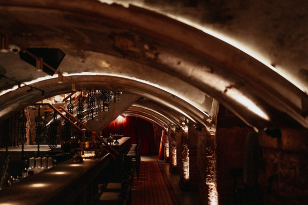 Обновленный Mendeleev бар в Москве — авторская миксология, джаз и техно на Петровке