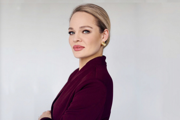 Проект Юлии Лановой исследует «эффект Шамана» и глубинные причины социальных явлений