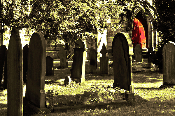 Фото с кладбища небезобидны, им по силам накликать беду