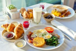 Диетологи назвали вредные продукты для завтрака