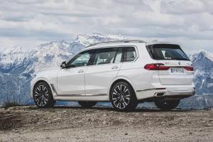   X7  BMW    