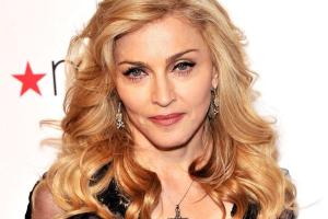 Мадонна расплакалась от боли во время своего выступления в Париже