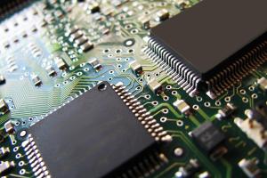 Поставка электронных компонентов для спецтехники: контроль качества и защита от подделок