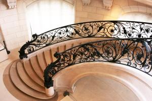 Перила из металла: прочность, стиль и безопасность в каждом элементе