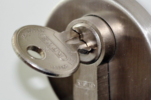 Когда менять замок в двери: 6 срочных случаев